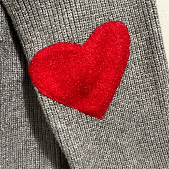 Chicwish Mockneck Gray Sweater with Red Hearts on Sleeves size S/M - Picture 4 of 6